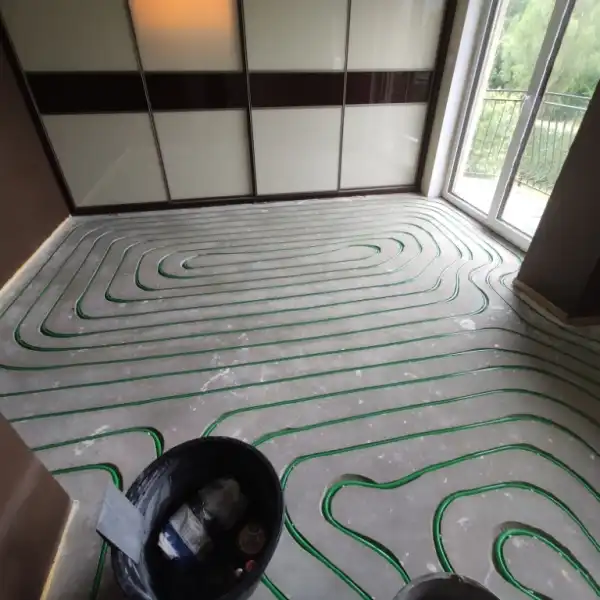 Modernizacja instalacji grzewczej – frezowanie podłogówki w zamieszkałym domu Ustka