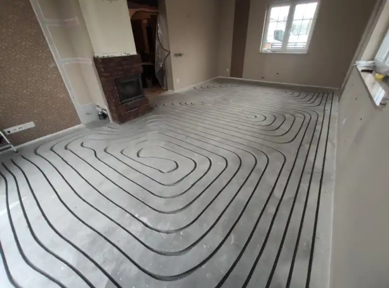 Modernizacja instalacji grzewczej – frezowanie podłogówki w zamieszkałym domu Sierakowice